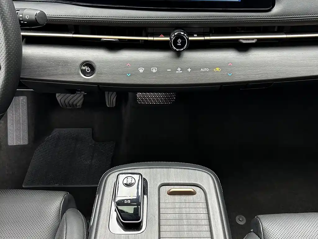 Nissan Ariya — миниатюра 15