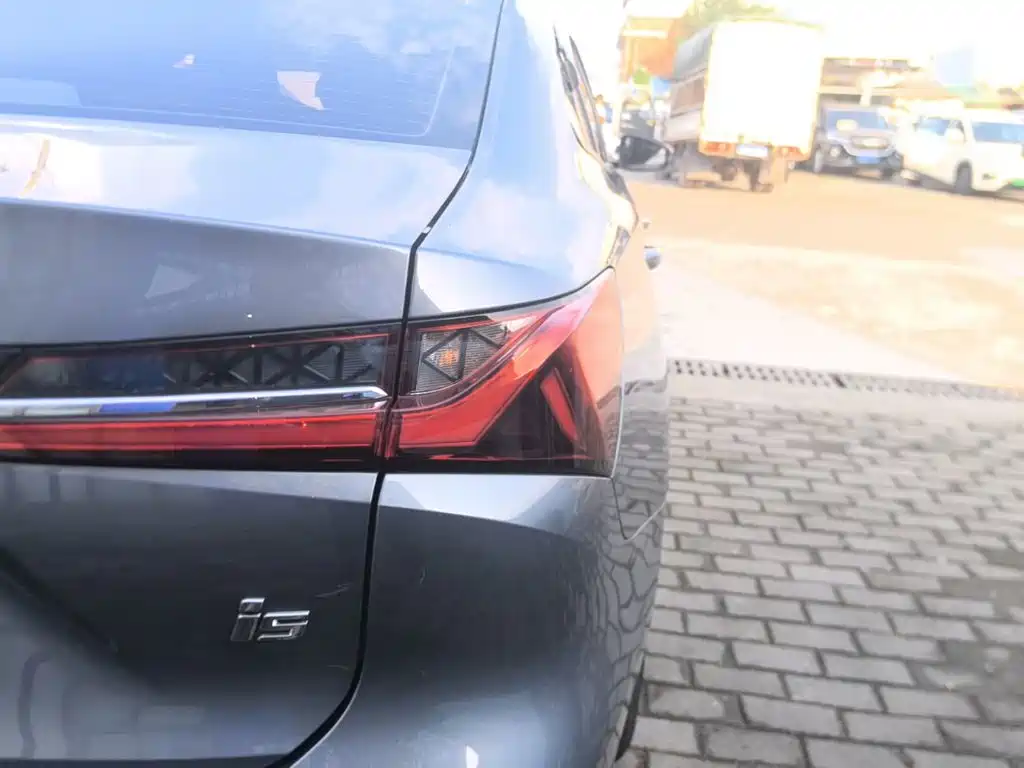 Roewe i5 — миниатюра 8
