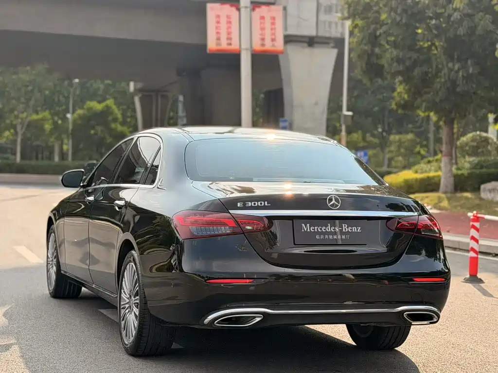 Mercedes-Benz E-Class — миниатюра 4