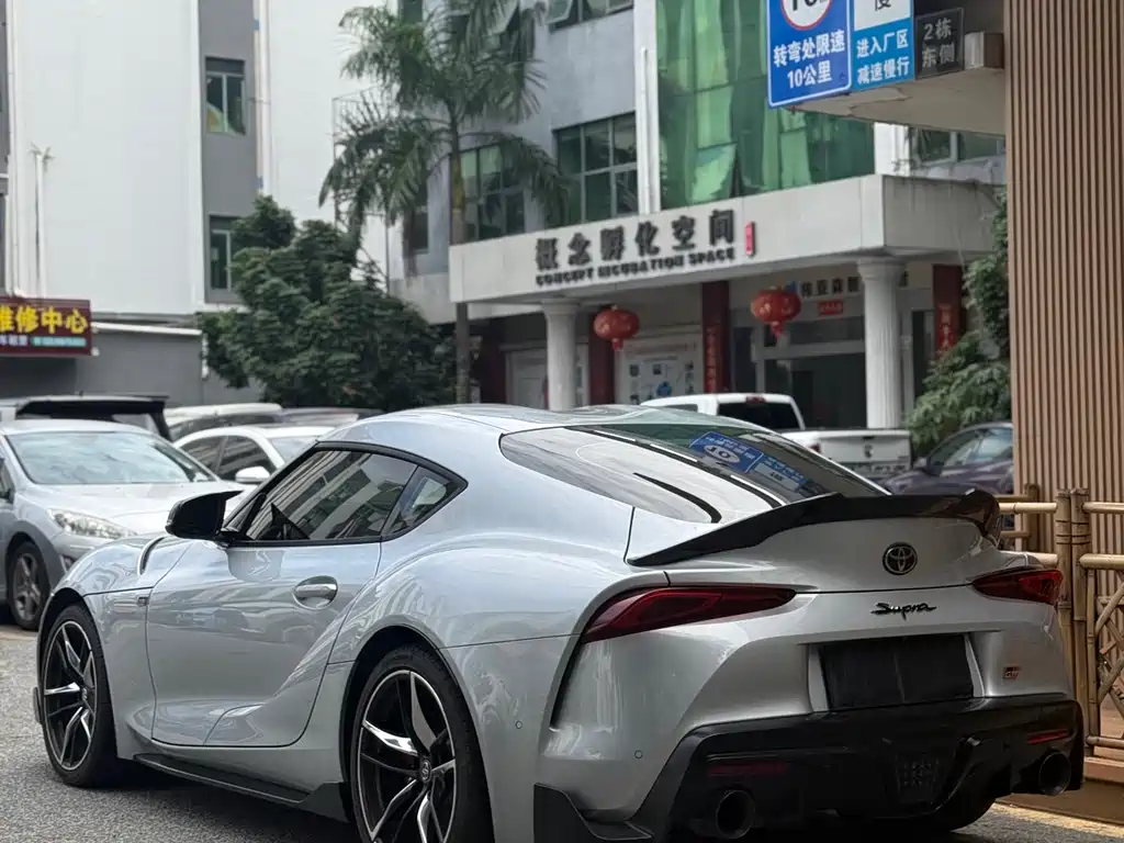 TOYOTA SUPRA