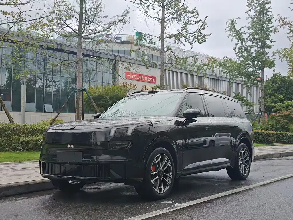 2025 Lynk & Co 900 - zdjęcie 1 z 11