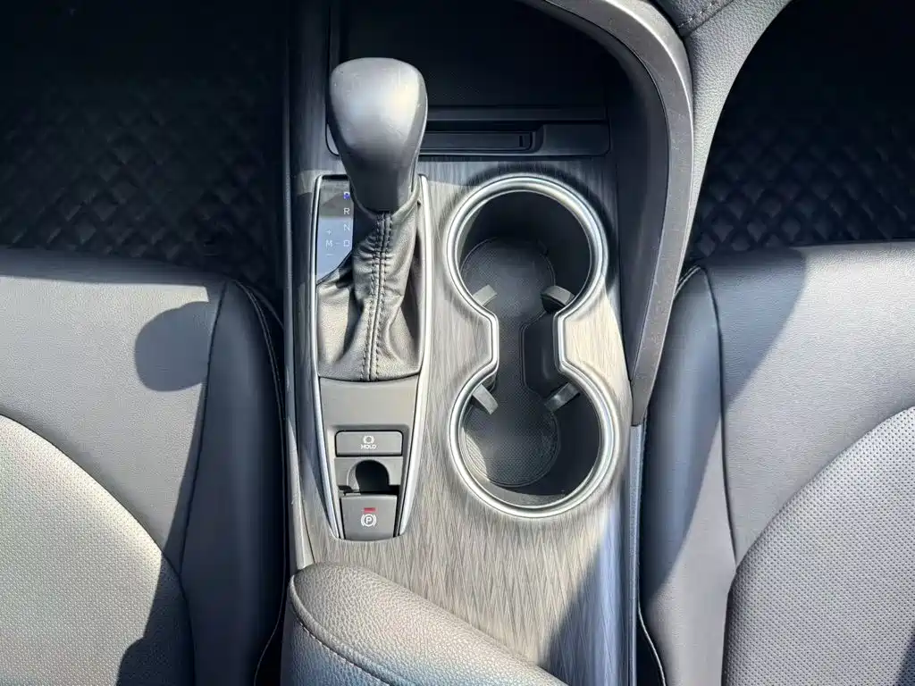 Toyota Camry — миниатюра 17