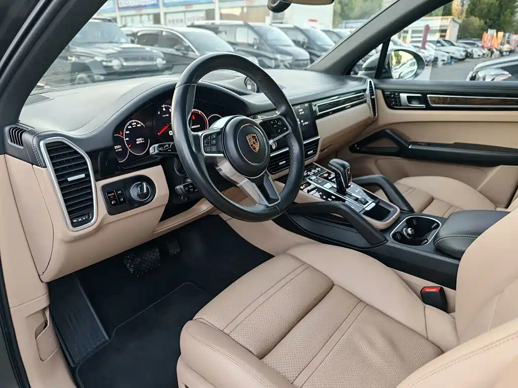 Porsche Cayenne — миниатюра 8