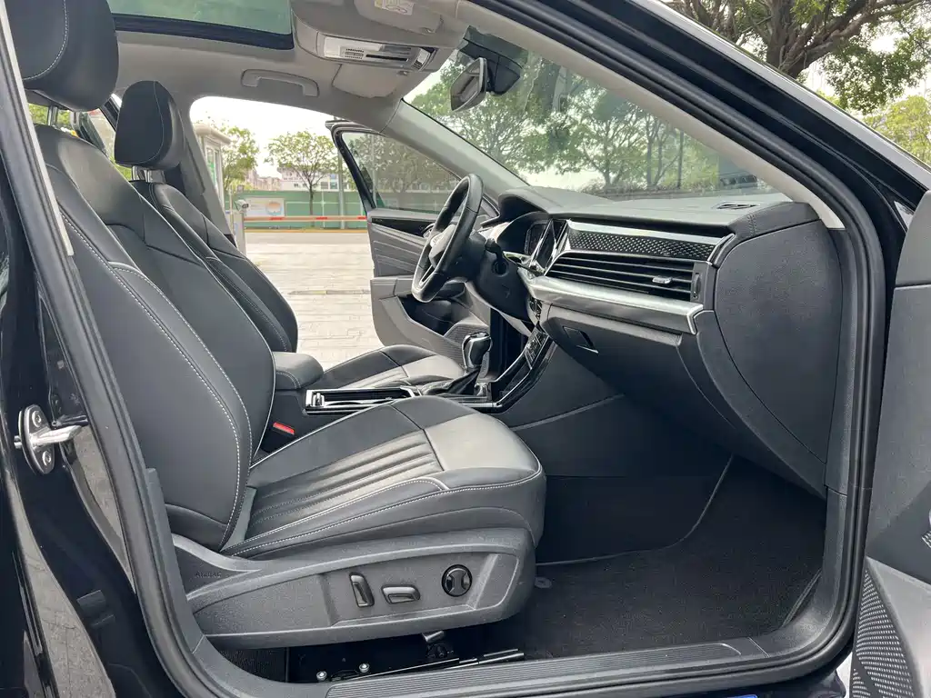 Volkswagen Passat 2022 330TSI Elite