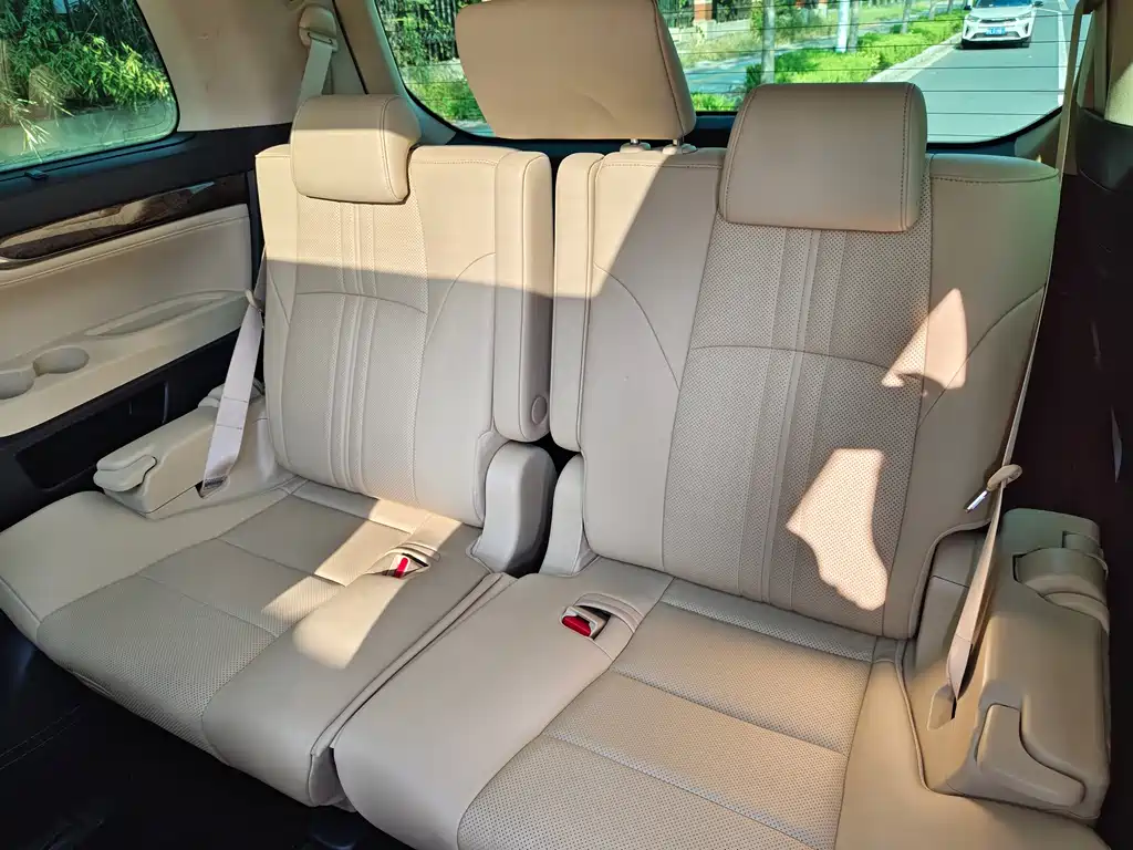 Toyota Alphard — миниатюра 14