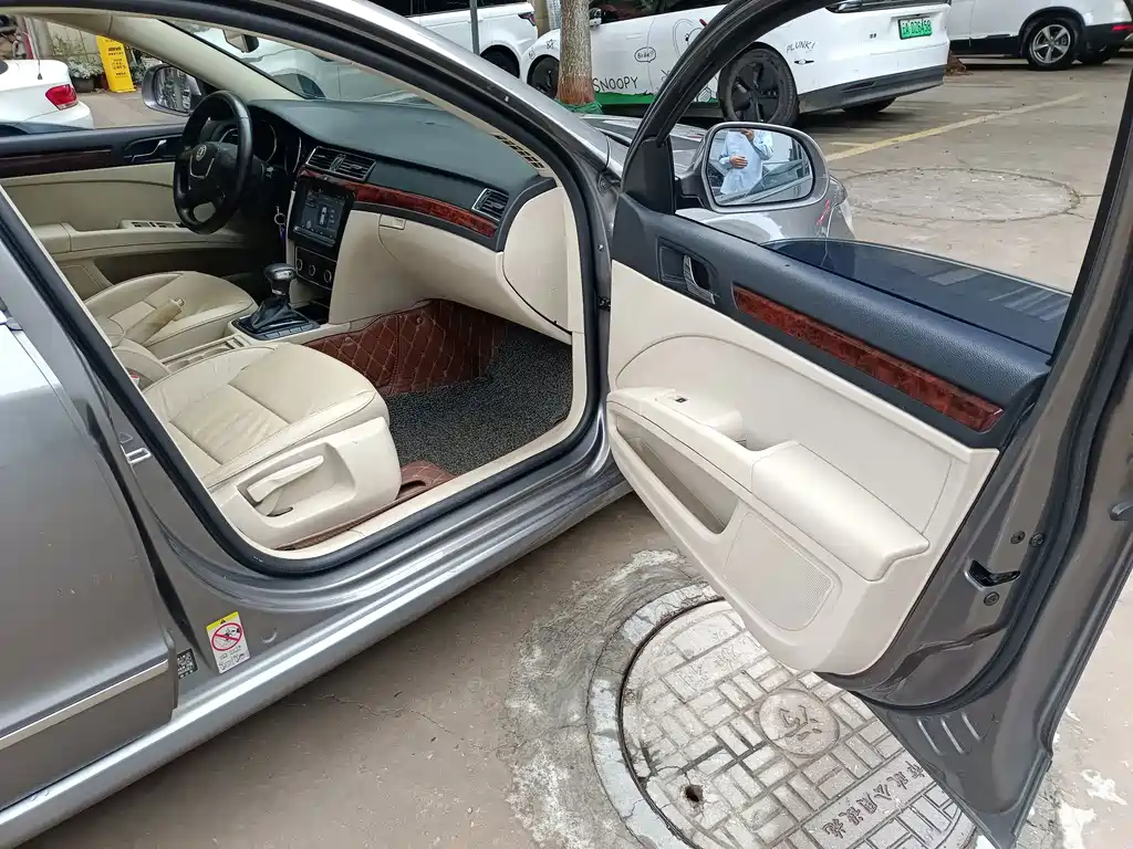 Skoda Superb — миниатюра 5