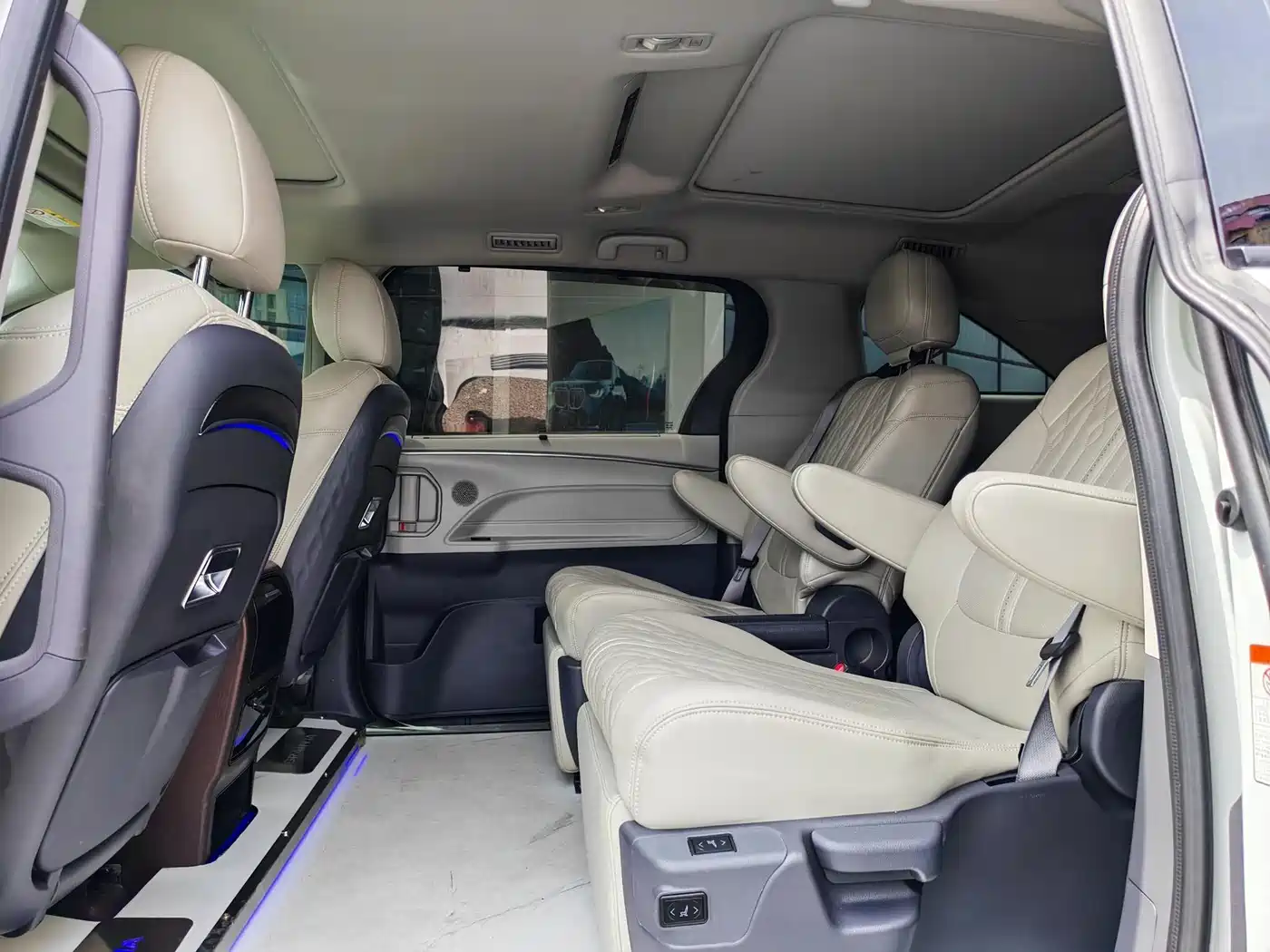 Toyota Grevia 2024 Белый из Китая
