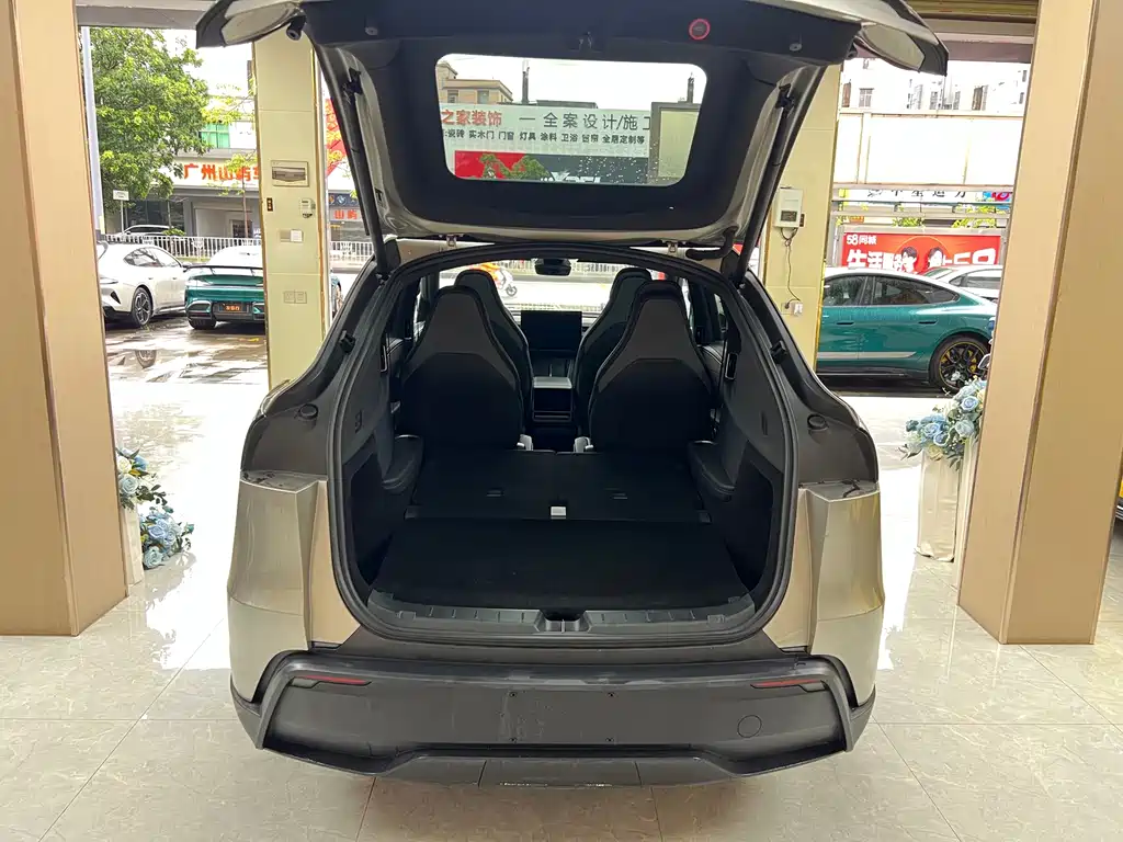 Tesla Model Y L — миниатюра 21