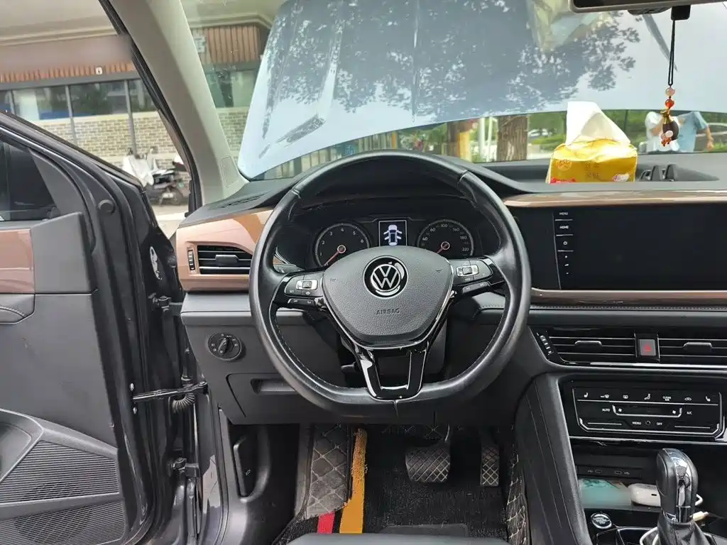 Volkswagen Tharu — миниатюра 3