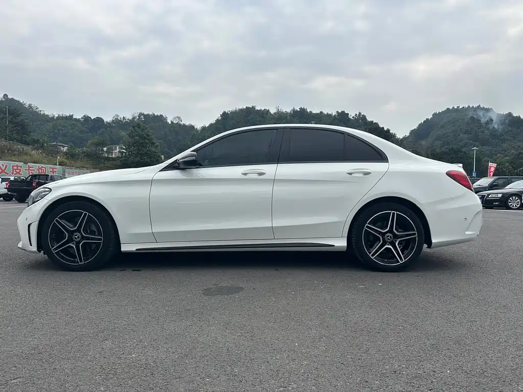 Mercedes-Benz C-Class — миниатюра 11