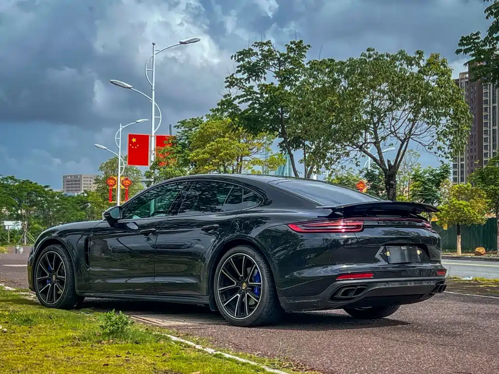 PORSCHE PANAMERA