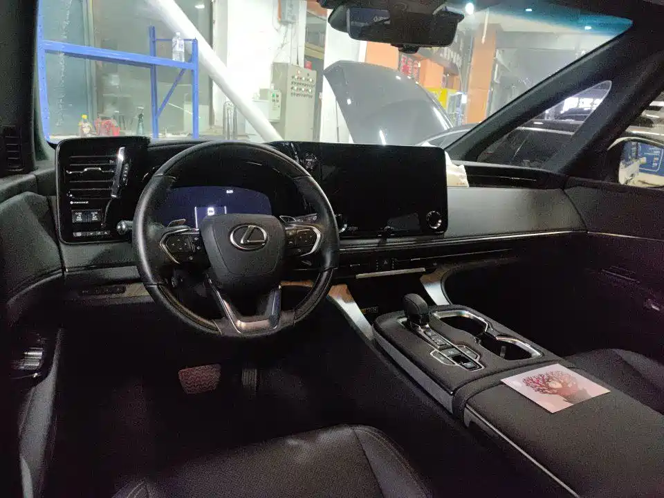 Lexus LM — миниатюра 9