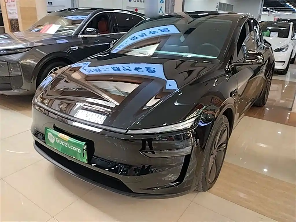 Tesla Model Y 2025