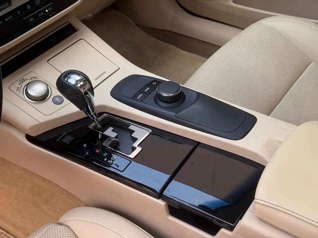 Lexus ES — миниатюра 9