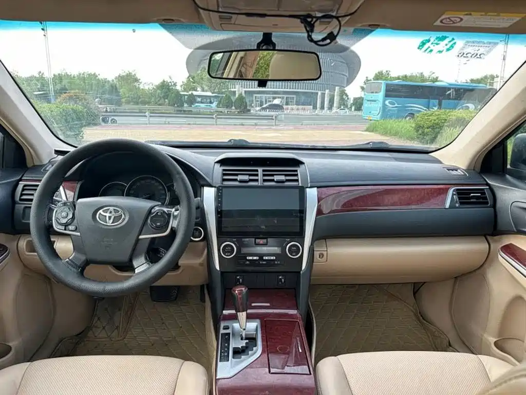 Toyota Camry 2012 2.5G Luxury