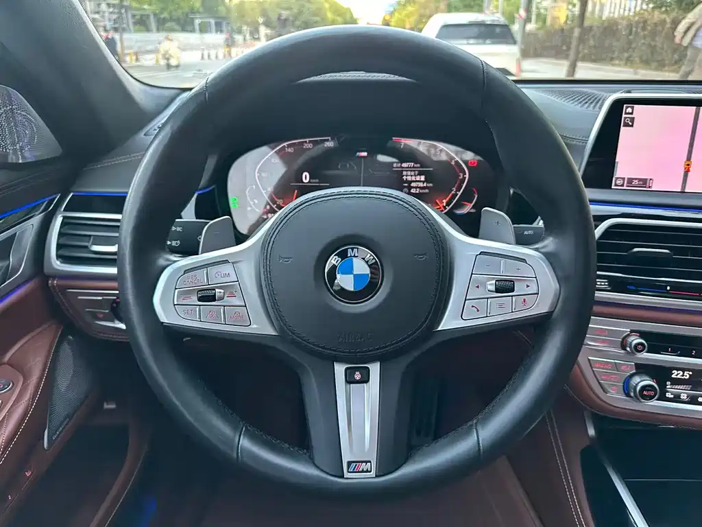 BMW 7 Series — миниатюра 21