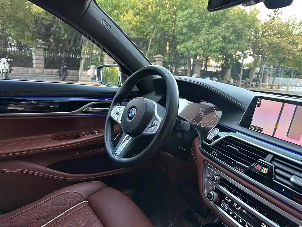 BMW 7 Series — миниатюра 12