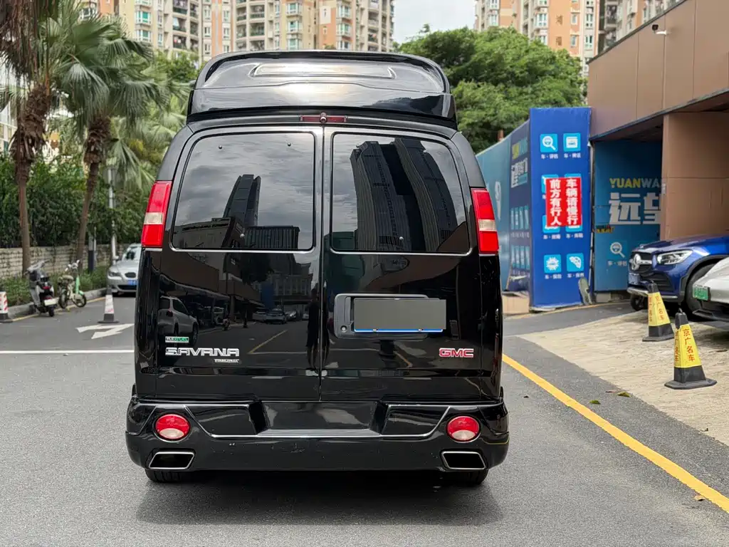 GMC Savana — миниатюра 10