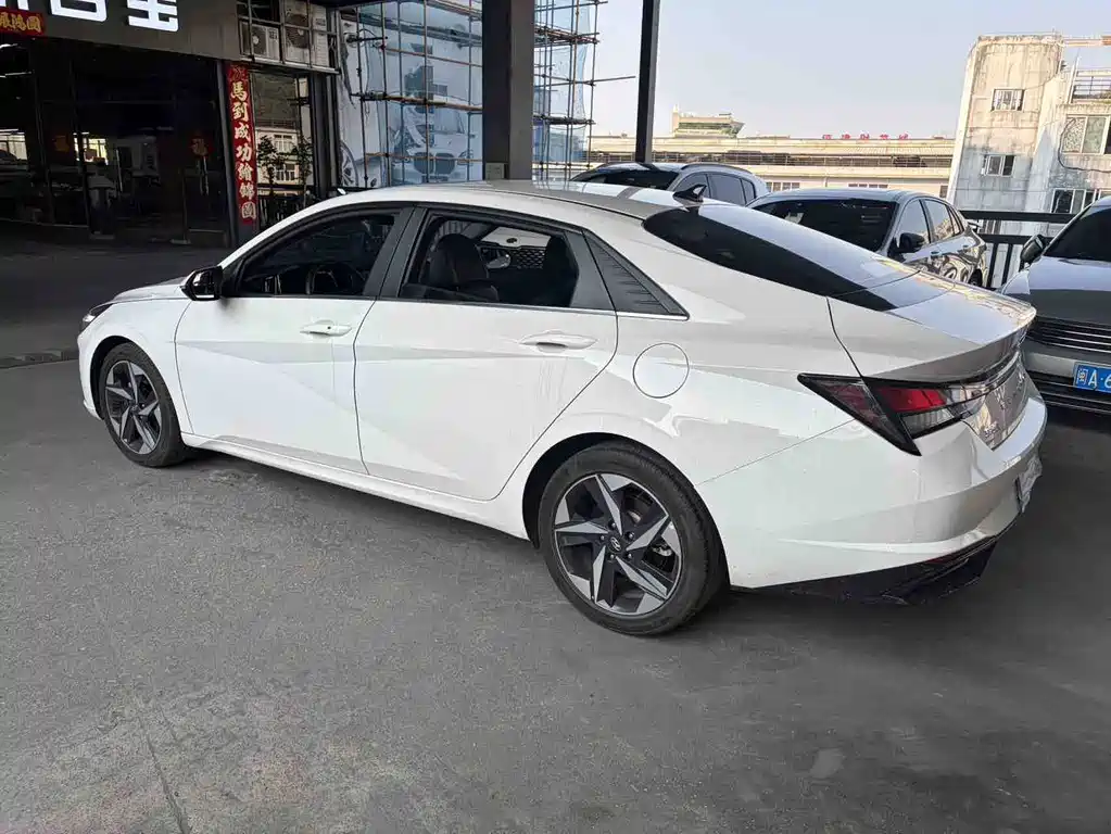 Hyundai Elantra — миниатюра 7