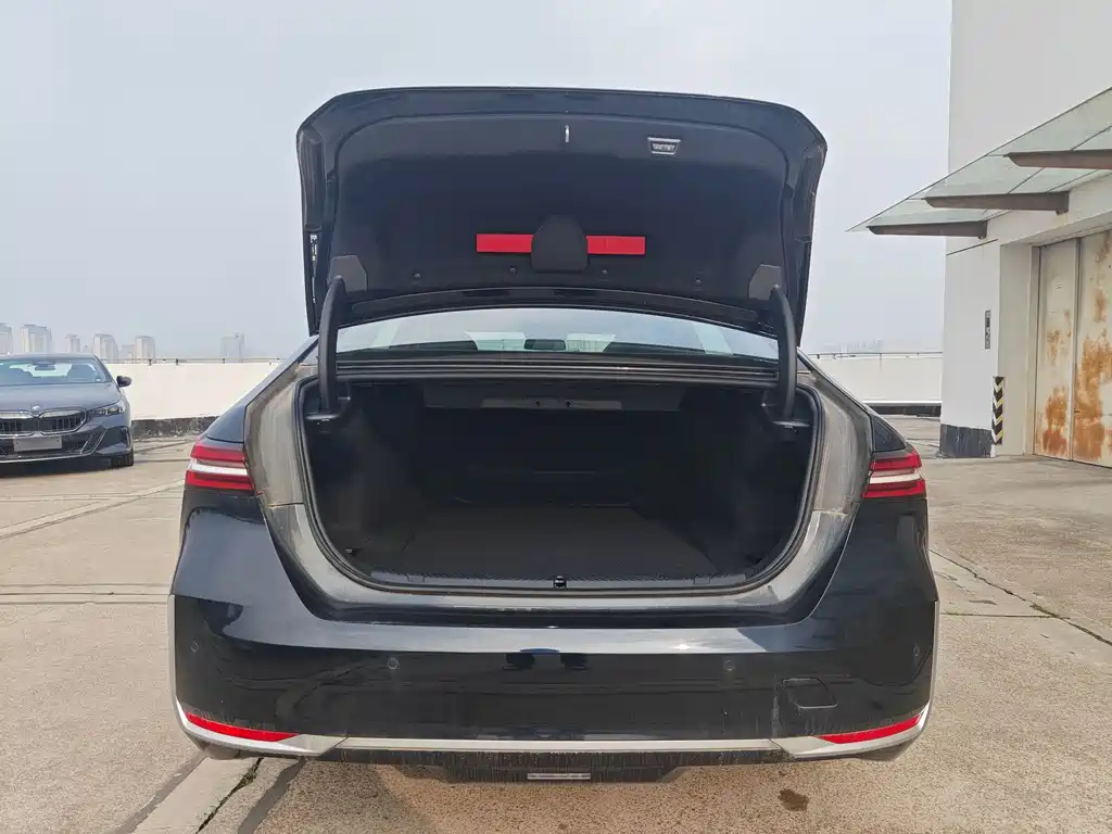 BMW i5 2024 eDrive 35L Premium Luxury