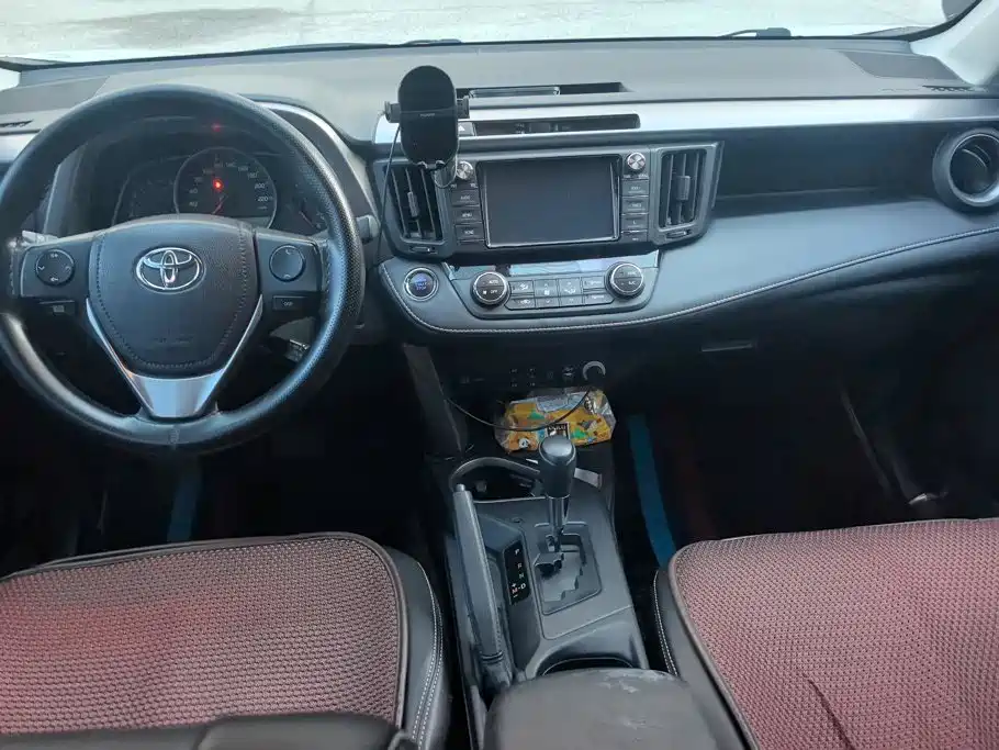 Toyota RAV4 — миниатюра 12