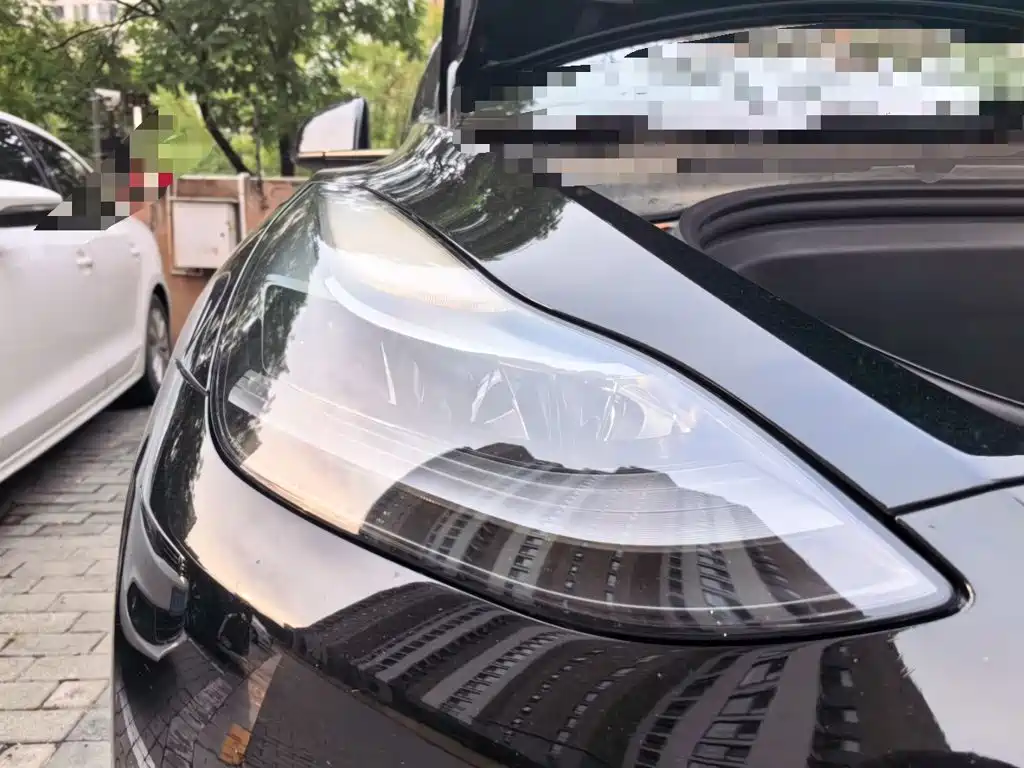 Tesla Model Y — миниатюра 7