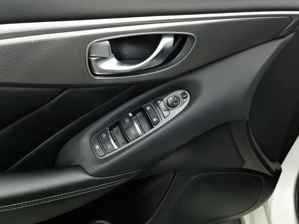 Infiniti Q50L — миниатюра 9