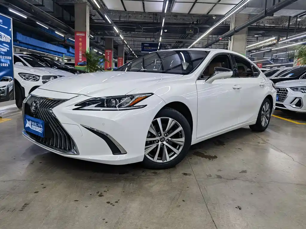 Lexus ES 2020