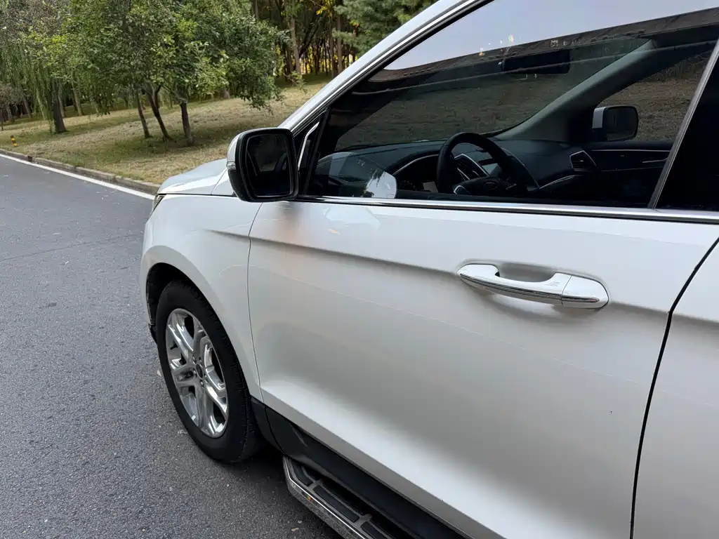 Ford Edge — миниатюра 13