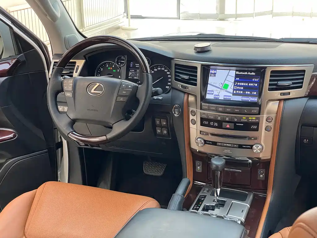 Lexus LX — миниатюра 23