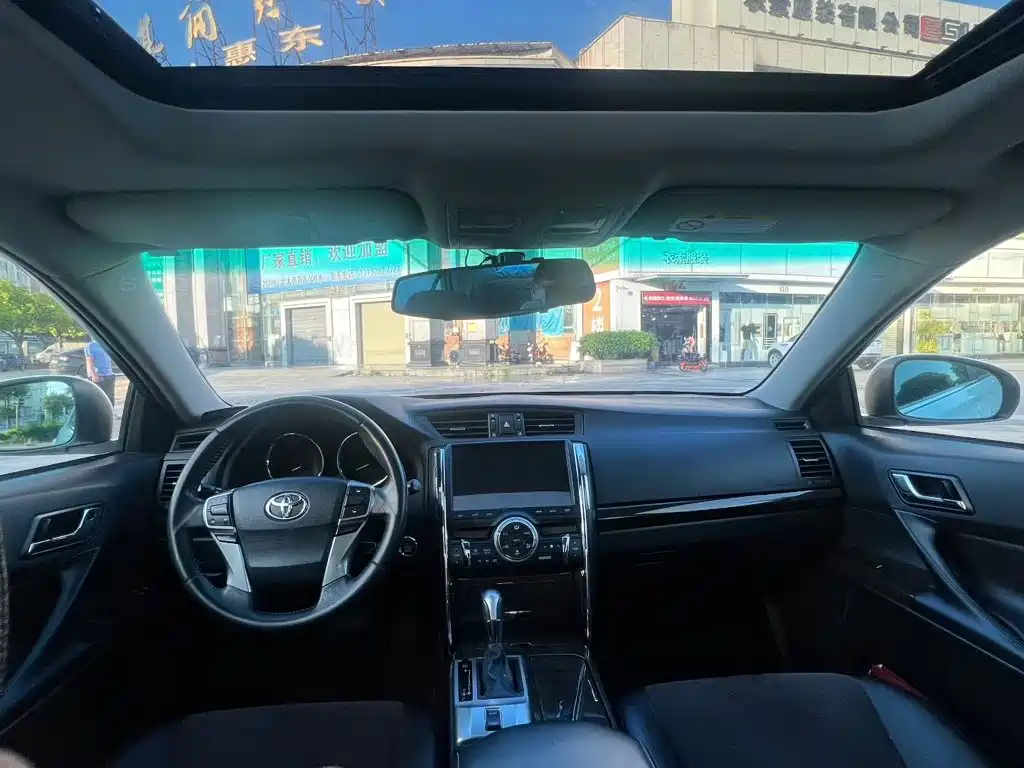 Toyota Reiz — миниатюра 5