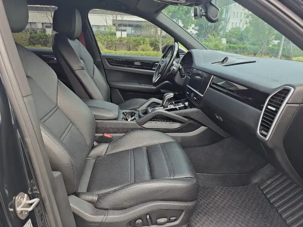Porsche Cayenne — миниатюра 11
