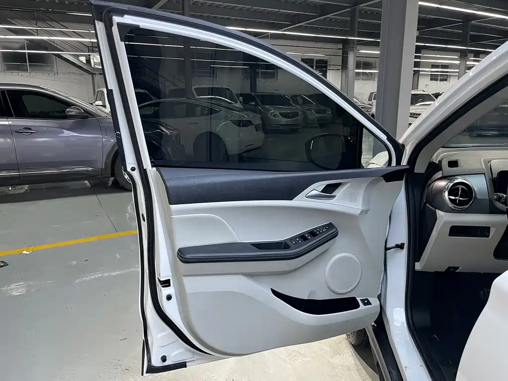 BYD Yuan Pro — миниатюра 8