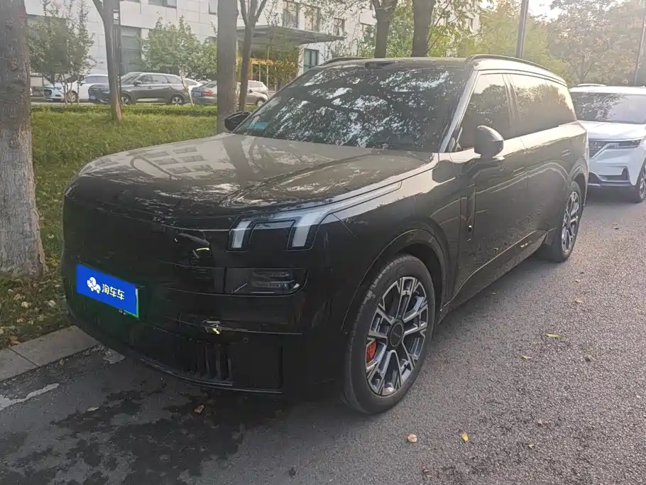 Lynk & Co 900