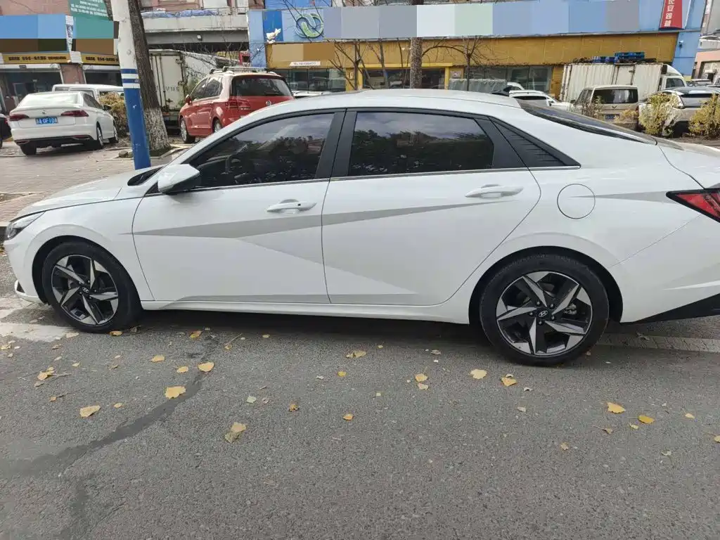 Hyundai Elantra — миниатюра 8