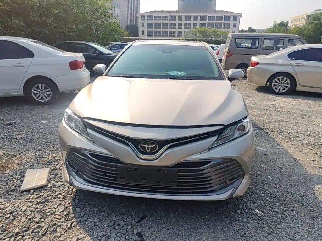 Toyota Camry — миниатюра 3