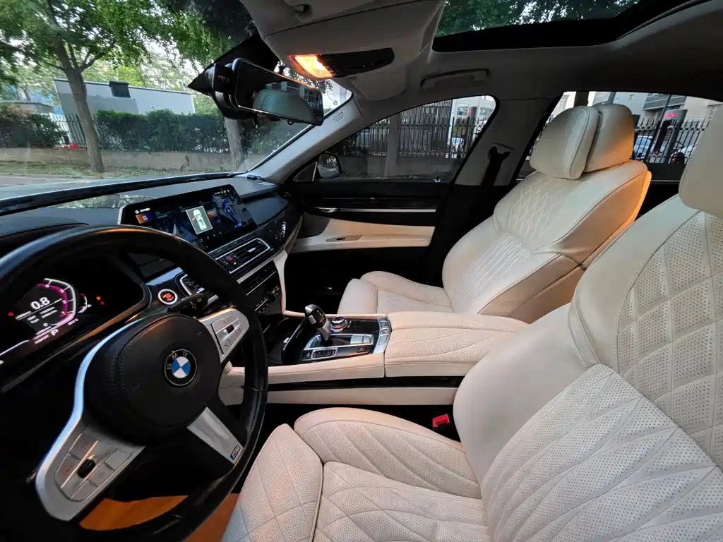 BMW 7 Series — миниатюра 15