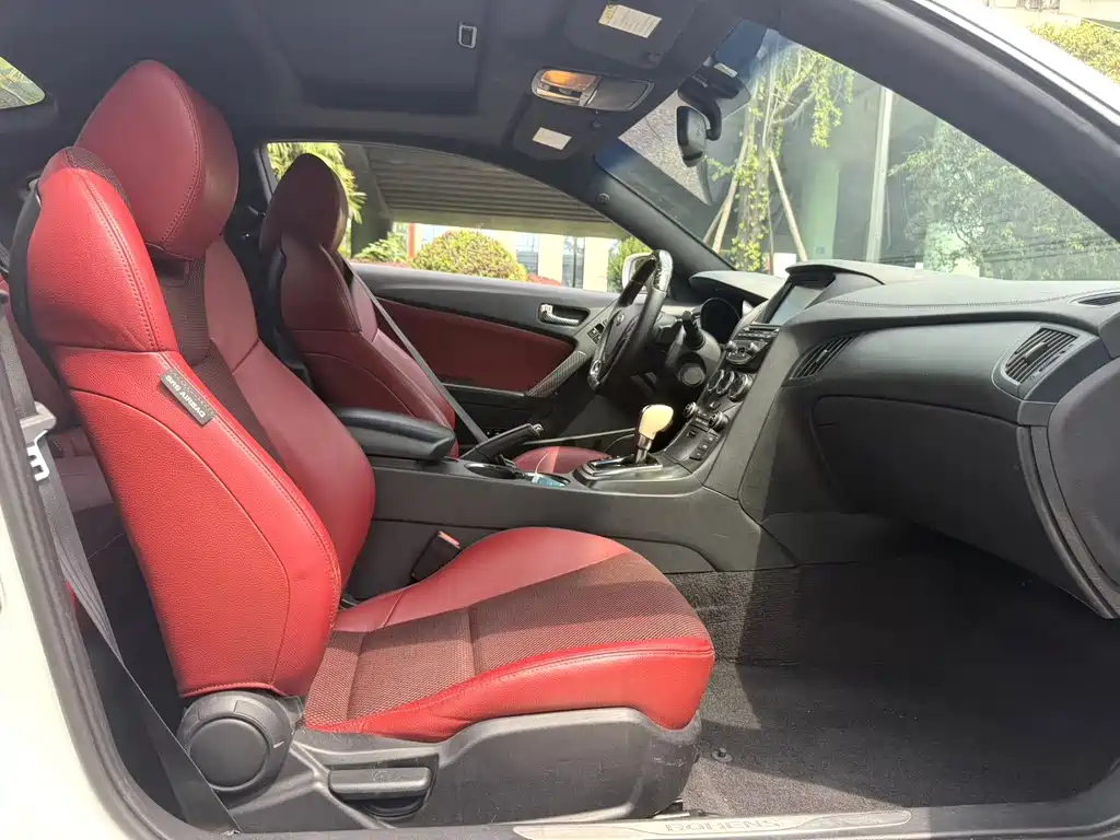 Hyundai Genesis Coupe — миниатюра 8