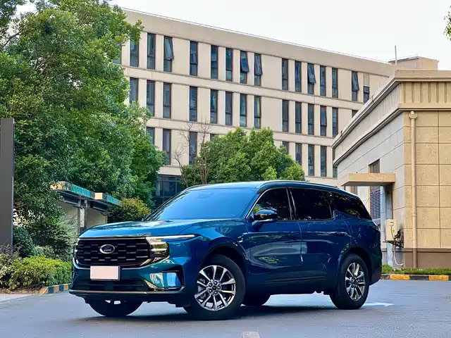 2023 Ford Edge