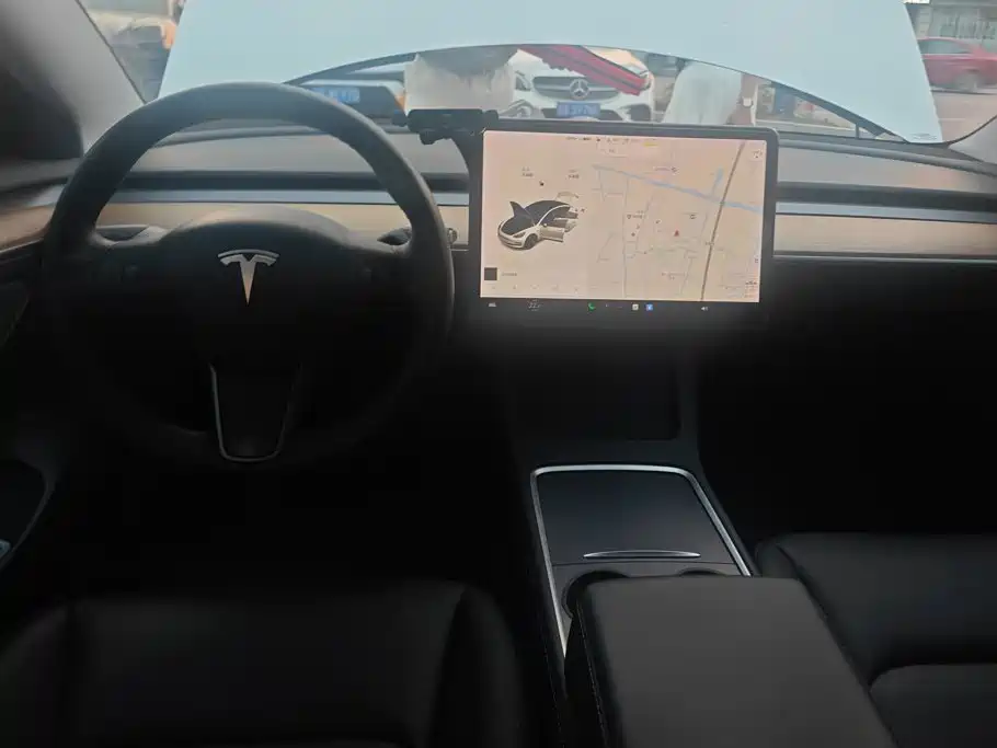 Tesla Model 3 — миниатюра 12