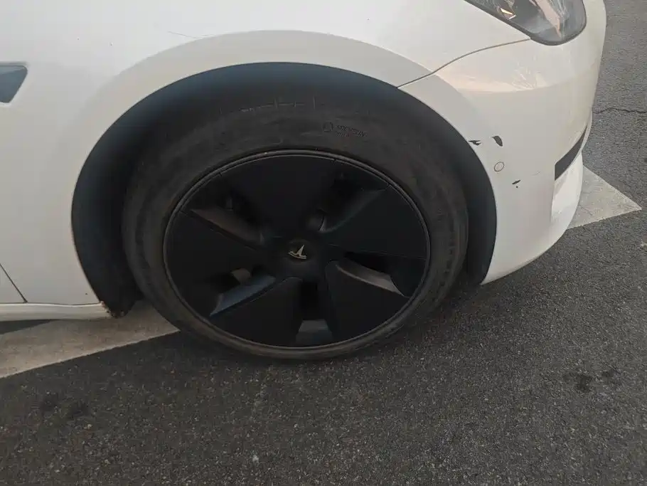 Tesla Model 3 — миниатюра 6