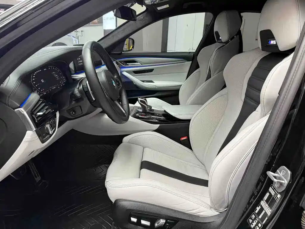 BMW M5 — миниатюра 8
