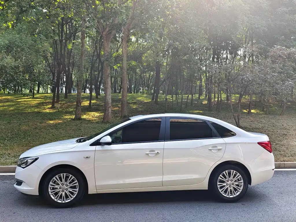Buick Excelle — миниатюра 3