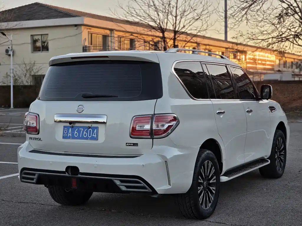 Nissan Patrol — миниатюра 6