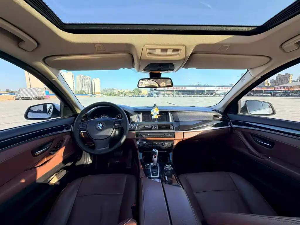 BMW 5 Series — миниатюра 5