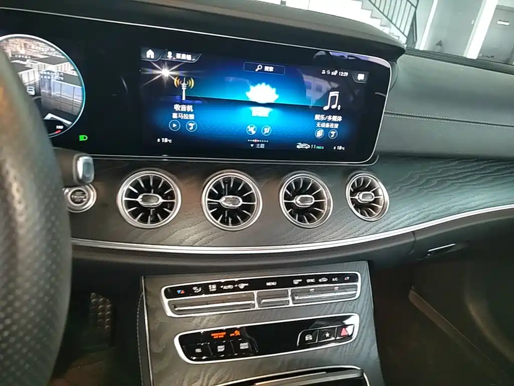 Mercedes-Benz E-Class (Import) — миниатюра 13