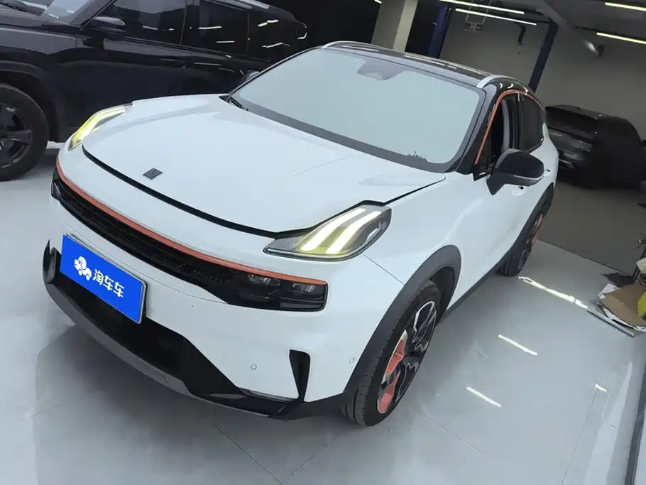 Lynk & Co 06