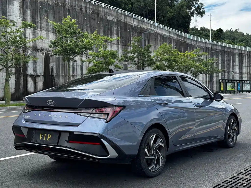 Hyundai Elantra — миниатюра 10