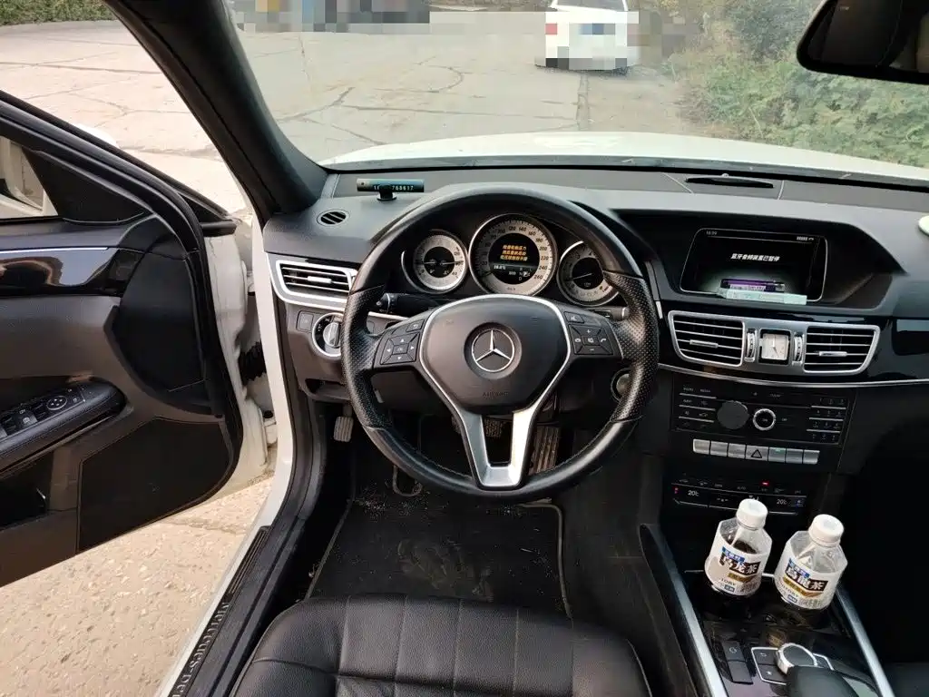 Mercedes-Benz E-Class — миниатюра 6