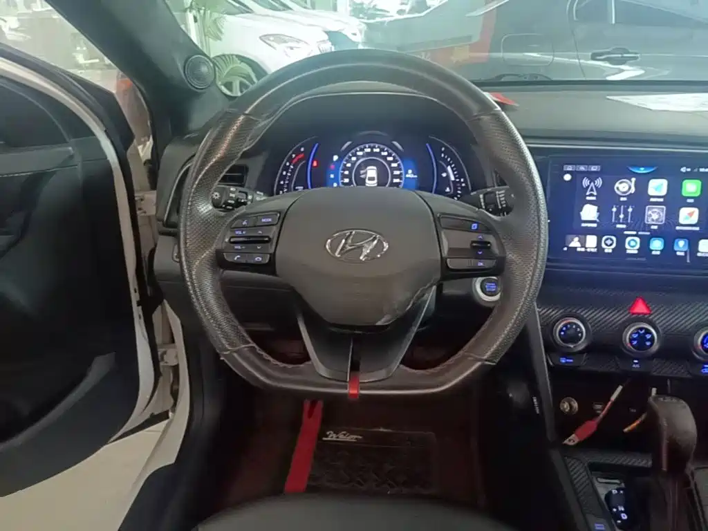 Hyundai Elantra — миниатюра 11